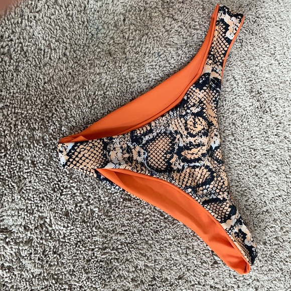 Five bathing suits - Picture 3 of 6